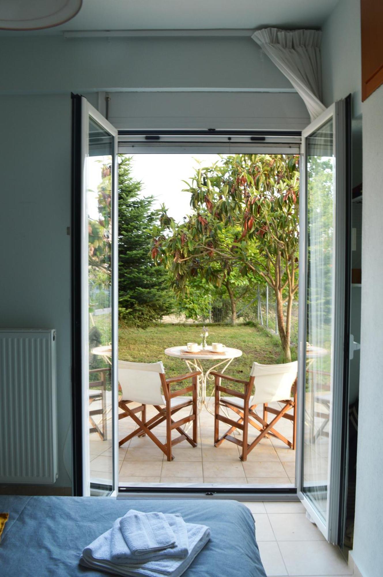 Sunny Retreat With A Garden Terrace Private Room 이오아니아 외부 사진